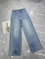 细节实拍 Ys*独家首发时髦精休闲单品 双工艺重工洗水直筒牛仔裤！侧口袋特色设计更修显瘦 抢花细节 原版定制Logo五金配件。直筒裤形休闲百搭，上身超级大长腿。