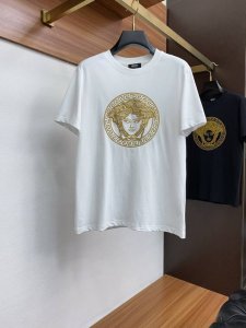 范思哲 2025新款原单男士休闲阔版短袖T恤！高端定制 高版本 时尚百搭爆款 宽松版 原版进口双股纯棉面料 螺纹袖口.领口衣摆 手感超柔软细腻 穿着亲肤舒适 高