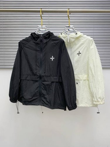 新品 Lv渠道精品.2025Ss春夏新款运动服夹克防晒服外套！防晒衣经典之余增添了与时俱进的时尚感,型男靓女的最佳选择.新型轻量绢丝纤维尼龙面料,轻盈透气,绗缝