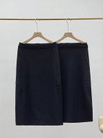 140包邮 2025年春夏新款女士半身裙 迪桑特女款开叉半身裙 超级百搭配短袖 ！配衬衫！配毛衫 百搭啊！ 裙型清爽不累赘，优雅不浮夸，它是能提升你颜值和衣品的