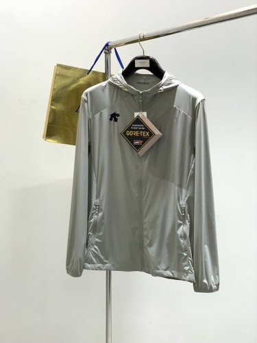 descente 迪桑特，2025春季新款，时尚休闲连帽外套，专柜同步有售，原单狠货，顶级印花工艺字母图案装饰Logo，定制原版五金辅料装饰，档次极高，上身时尚