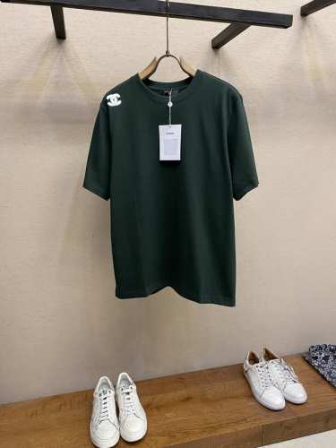 P270Chanel、小香绿毛巾标识情侣款棉质短袖T恤Ch小香24夏季限定新款，男女同款Tee 时髦出彩的墨绿色，区别于黑白灰基础色调 极具个性感与腔调感！上身
