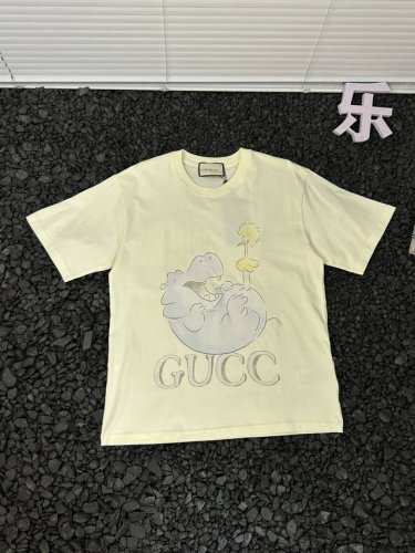 古驰Gucci男女同款户外运动吸汗透气25Ss 童趣卡通河马小鸡印花宽松休闲时尚百搭T恤圆领纯棉短袖 衣橱里的“时尚多面手”非它莫属！Gucci童趣卡通河马小鸡