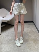 Dio* 25Ss春夏新款 米白色满印暗纹短裤丨独家高版出品！进口牛仔棉面料 面料细腻柔软舒适 柔软舒适的触感 上身真的巨舒服 闪闪散发金色丝线 很Buligb