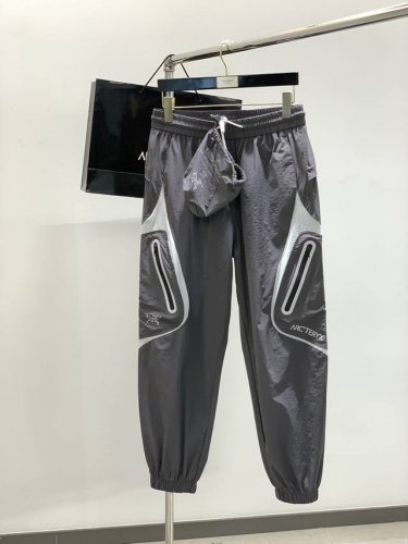 arcteryx 始祖鸟，2025春季新品，时尚休闲裤，专柜同步有售，原单狠货，采用进口原版面料，顶级印花工艺字母图案Logo，档次极高，从容百搭，上身帅气有型