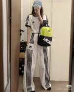 新款上新 原单正品 Adidas 阿迪达斯女款简约休闲长裤 整单出货，海外订单，Qc货，主要的问题就是订单延误，所以搞来了这批三叶草，贸易公司不计成本的往外出货