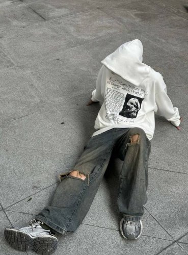 8808 Nirvana涅槃乐队 Kurt Donald Cobain科特柯本重磅短袖高街男面料采用380加绒棉料并经过了做旧水洗工艺，因此手感更加柔顺有质感，