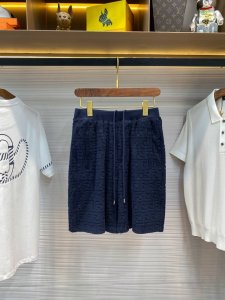 Fd25Ss春夏新款藏蓝色毛巾棉抽绳短裤 男女同款经典Ff立体烧花纹理运动休闲短裤五分裤 贸易公司渠道稀出 同步官网发售11610Rmb F家经典单品以其独特的