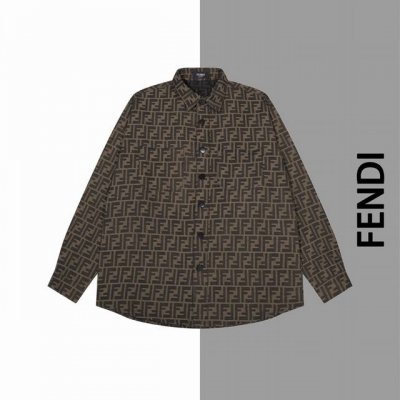 款号#F51 芬迪暗纹提花满印牛仔外套 Fendi官网一致款式 面料：纯棉提花满印精品牛仔面料 工艺：Zp满印字母洗水 配套：三标齐全 纸板 油纸 码贴包装 做