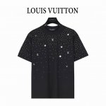 louis Vuitton 路易威登 25Ss 铆钉Logo满天星烫钻短袖T恤 奢华暗黑高街，哈雷摇滚朋克精神， 各种机械风的铆钉组合，搭配满身烫钻工艺，全手工