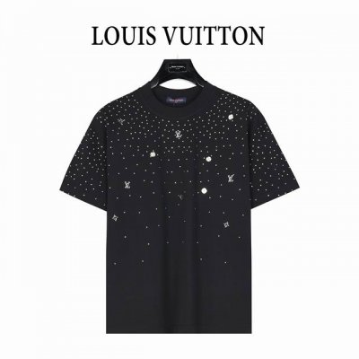 louis Vuitton 路易威登 25Ss 铆钉Logo满天星烫钻短袖T恤 奢华暗黑高街，哈雷摇滚朋克精神， 各种机械风的铆钉组合，搭配满身烫钻工艺，全手工