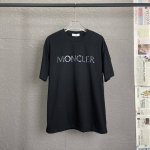 B43 moncler 蒙口新款标志性字母Logo立体压胶 Logo手臂口袋 Moncler标识 仿佛艺术家的灵魂印记 辨识度拉满 低调中蕴含着无尽的故事与格调