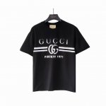 实拍细节图+尺码表 Gucci 古驰 渐变字母Logo短袖 进口百分百纯棉面料，穿着舒适透气 胸前印花清晰细腻，非小工厂P可比 档次高很有质感，简单大方得体 上