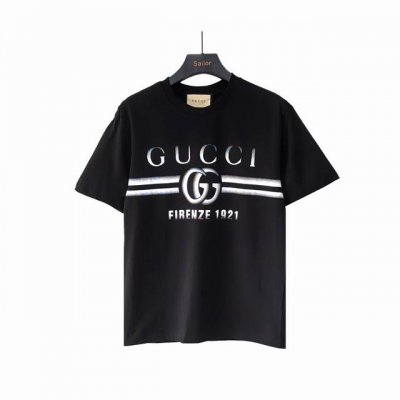 实拍细节图+尺码表 Gucci 古驰 渐变字母Logo短袖 进口百分百纯棉面料，穿着舒适透气 胸前印花清晰细腻，非小工厂P可比 档次高很有质感，简单大方得体 上