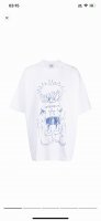 V26 顶配版 24Ss 新款 Vetement 新款“奇犽”漫印短袖T恤！ 采用260精梳纯棉面料及所罗娜配套螺纹，已做强力预缩水工艺久洗不易变形。 前胸及后