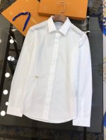 P190 D*Or 迪奥新款原单男士商务休闲长袖衬衫 官网同步售卖 修身版型 简约经典爆款定制双股120支府绸棉面料 手感柔软细腻 穿着亲肤舒适透气 面料质感与