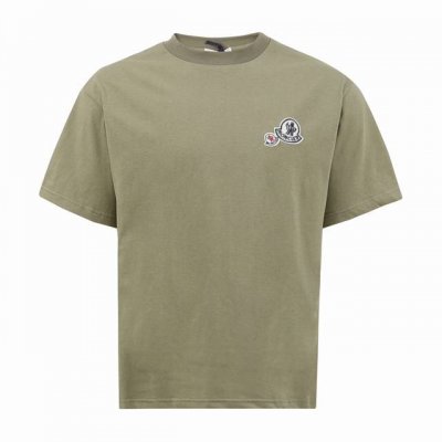monecler 蒙口 经典徽标刺绣圆领短袖 面料采用260克重精梳棉 定制32支1*1螺纹 成衣两遍水洗处理 面料舒适亲肤无异感 定制定染面料 纺织密度高 垂