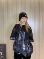 w90# we11Done 24Ss官网新品手绘撞色涂鸦男女同款宽松短袖T恤 购入原版打版起样 面料采用26支高克重320克双纱精梳棉面料 颜色 黑色 码数 S