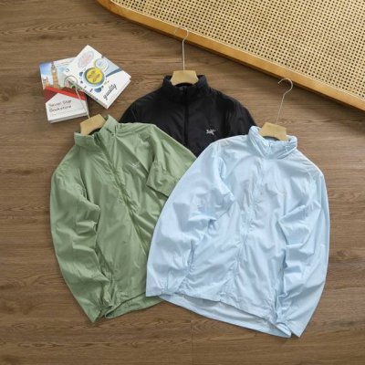 新款上新 品牌：始祖鸟 Arcteryx 尺码：S-M-L-Xl-Xxl 颜色：宝石黑-破晓蓝-幽雾绿 类型：轻量户外运动冰丝透气皮肤衣 材质：冰丝凉感面料 领