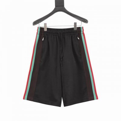 Gucci 古奇 经典侧边条纹织带短裤 原8,500购买，聚酯纤维面料、裤管两侧撞色条纹、抽绳松紧腰头、直筒短裤版型、全套辅料配备！聚酯纤维属于混纺面料，撞色面