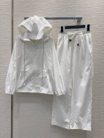 Louis Vuitto* 2025Ss新款 防晒衣的设计 超轻薄面料 特殊材质有肌理感 每个小细节都非常注重 恰到好处的高级感 立体剪裁 让成衣上身更为精致洋
