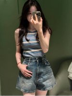 prad* 25Ss春夏新款 无袖针织背心丨独家Yb开发！高版出品！蓝调主色搭配白、粉条纹，似将海洋与春日温柔融合。精致纹理彰显匠心，简约无袖设计展露随性洒脱。