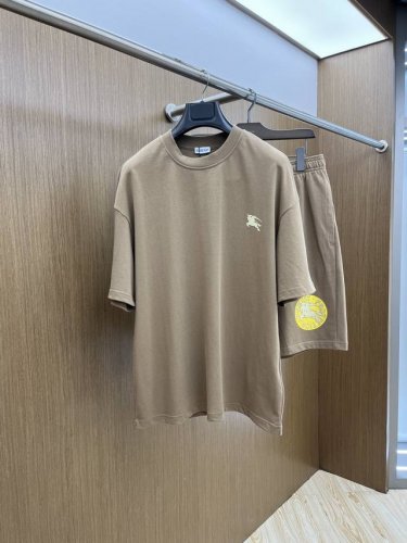 新款 套 Bbr 2610春夏最新款休闲短裤短袖套装，男女款 贸易公司渠道稀出，同步官网发售！基本每一季都会有它的背影所在，期待着所有潮男潮女们的演绎！此款选用
