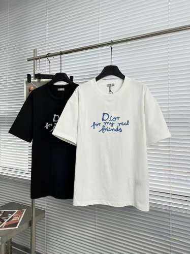 dior 迪奥夏季新款字母刺绣短袖T恤 官网同步 男女同款 面料：采用定织定染高克重300克高支高密双股双纱 原版面料！胸前刺绣工艺精益求精完美杰作！ 工艺：1