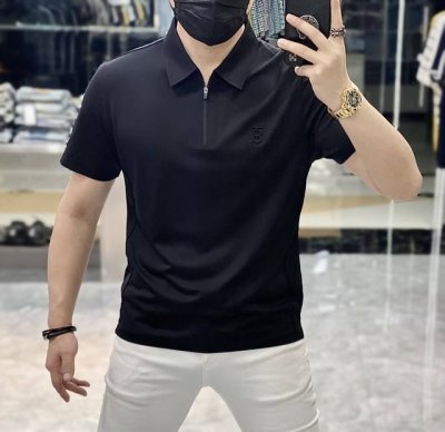巴宝莉 2025Ss蛇年春夏新款polo领短袖系列。精选优质双丝光棉面料，时尚大牌元素Logo设计，上身版型超赞，面料细腻舒适透气，随意搭配都超级好看时尚型男必