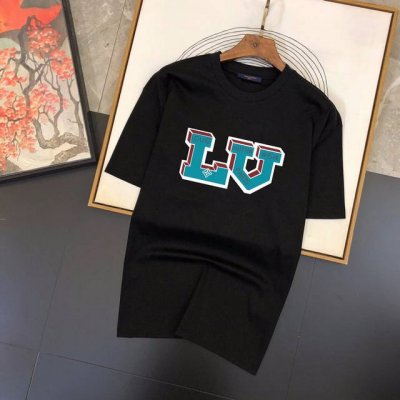 Lv 年春夏季男士新款重磅短袖T恤衫 面料采用新疆健康棉 穿着舒适 完全不刺激皮肤 面料吸湿排汗透气良好 胸前高温环保烫画 图案清晰精美 细节动人 上身帅气十足