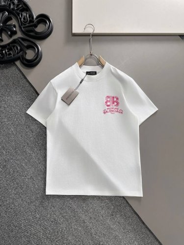 巴黎世家 2025春夏新款男女同款短袖T恤，！定制专属纯棉面料，定制原版工艺螺纹，胸前重工字母Logo工艺设计！简约大方，从容百搭，档次极高，完美融入时尚还有风