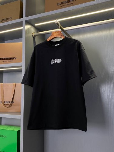 徽标印花棉质T恤衫 迟来的好货好款 情侣款百搭纯棉短袖T恤 秒杀市面上一切版本 只能说根本就不是一个级别的存在 不管是材质还是细节还原度以及工艺制作方面不惧任何