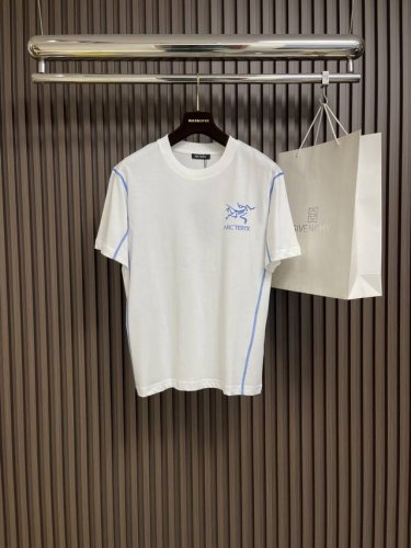 arcteryx 始祖鸟2025Ss春夏明线短袖T恤 小鸟字母Logo明线拼接印花短袖 高端32S双纱280克面料重磅面料 定制拉架罗纹同缸同染 三标齐全 男女
