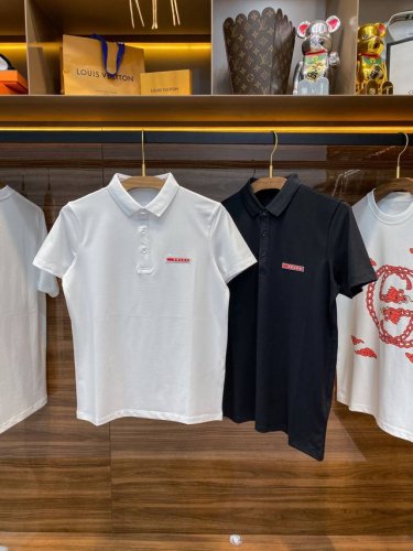 pra25Ss春夏新款网眼丝光棉布翻领短Tee，男士胸前红色橡胶铭牌商务休闲短袖Polo衫！贸易公司渠道稀出，领先官网发售！来自意大利知名的奢侈品牌，其独特天赋