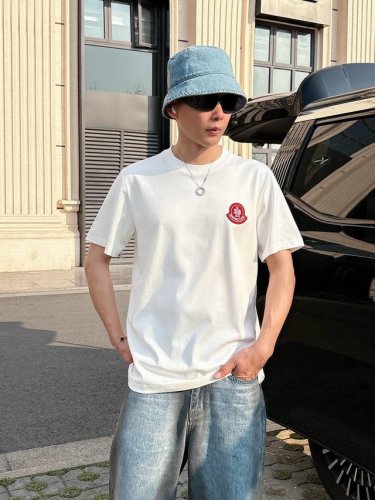 Moncle *蒙家 2025春夏新款男女同情侣款休闲宽松棉质圆领短袖T恤衫！贸易公司渠道稀出，同步官网发售 ！ 2025春夏最新系列，经典时尚设计元素，为全新
