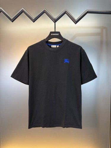 顶级代购版本★Burberry巴宝莉Ss25春夏新款小标刺绣字母短袖T恤 品牌新元素前幅字母立体刺绣设计～面料上身舒适透气，不僵硬，时尚简约宽松版型 采用高定定