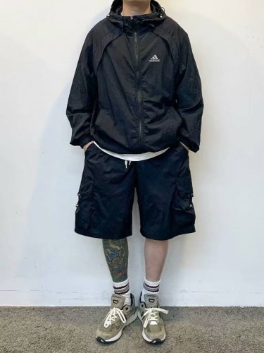 adidas阿迪达斯 品质升级黑武士防晒衣薄款皱感冲锋衣连帽运动拉链抽绳机能落肩外套情侣款 color: 黑色 Size: M-Xl m 胸围112 衣长71