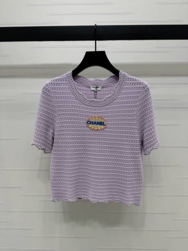 上新原单高端品质 Chane* 2025春夏最新系列！刺绣徽标针织短袖！定制针织织造 定色定染 完美还原品相 柔软亲肤 舒适有型 通体镂空钩花搭配胸前字母徽标刺