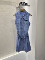 Miumi*2025新品上架 无袖格纹腰带连衣裙 定制Yb斜纹全棉材质 质感光泽 垂顺舒适 无袖连衣裙剪裁 通体蓝白格纹满铺 清新文艺 同时利用剪裁和细节提升精