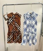 品名：*巴宝*莉褶皱腰带连衣裙 尺码：M.L 颜色：蓝色 咖色 最近做了好多漂亮小裙子，这一条就是气质柜柜版，省钱又美好的一条啦。让你无法拒绝的小众高级，裙身压