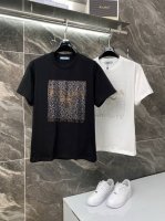 隔天到 Prada 普拉达 高品质320克 大幅拼色字母三角标烫钻 原版面料 官方同款 短袖T恤 同缸染面料 手感非常舒服 春夏最新砖柜同步 时尚又个性 超级百