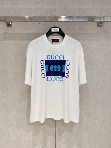 gucci 古奇 大爆款 2025春夏新款首发专柜最新款短袖圆领T恤 高端订制 设计前卫时尚 品牌Logo重工艺设计 高端定制面料.手感柔软.穿着舒适.专柜级别