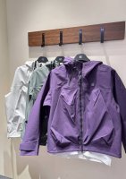 Kolon Sport可隆25年新品拉环冲锋衣 胡歌刘诗诗同款 硬壳冲锋衣定制辅料，采用了E3D剪裁，满足人体工程学三维设计，运动起来更加合身，减少对手臂的限制