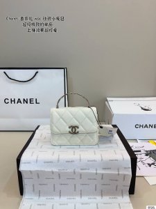 配礼盒. 香奈儿 口红包 珐琅手柄小废包. 高品质！很高级！ 迷你放不下手机！ 尺寸：13*6*9Cm
