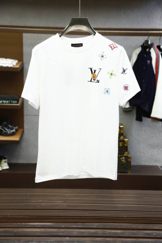 lv 2025夏装新款男女同款短袖T恤，！定制专属皮马棉面料，定制原版工艺螺纹，胸前重工字母Logo工艺设计！简约大方，从容百搭，档次极高，完美融入时尚还有风情