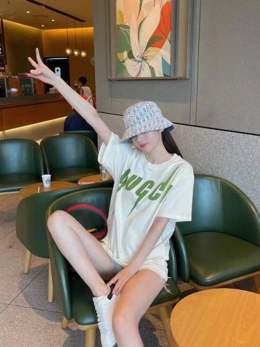 Gucci 23Ss 最新款绿色闪电刀锋短袖T恤 高品质出货！ 原版面料 官方同款！ 叠穿打底就很有博主范儿了 低调有品位 原版面料 240G高克重 双纱100