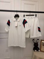新品古驰Gucci专柜同款套装衣服P210,裤子P210可拆开出售、Gucci2025新款短袖+短裤套装，这款绝对是男装单品中的功勋主角之一，属于极为经典的代表