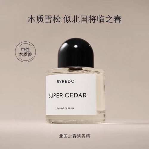 BYREDO SUPER CEDAR 百瑞德超级雪松专柜版香水50ml，百瑞德超级雪松原单正品香水。百瑞德超级雪松的感觉就像偶尔能闻出某个季节的味道一样，是有温
