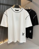 louisvuitt*路易*登 2025春夏全新系列单品上线，非常时髦前卫的一款男女同款短袖T恤，标识Logo图案刺绣修饰！区别于以往的不同，宣示品牌传承多年的