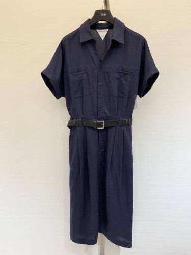 bv 2025 夏季新款 棉麻腰带短袖连衣裙 定制Yb棉麻材质 质感舒适透气 搭配菱格皮质腰带 勾勒腰身可松可系两穿 上身充满干练优雅气息日常通勤度假都可驾驭的